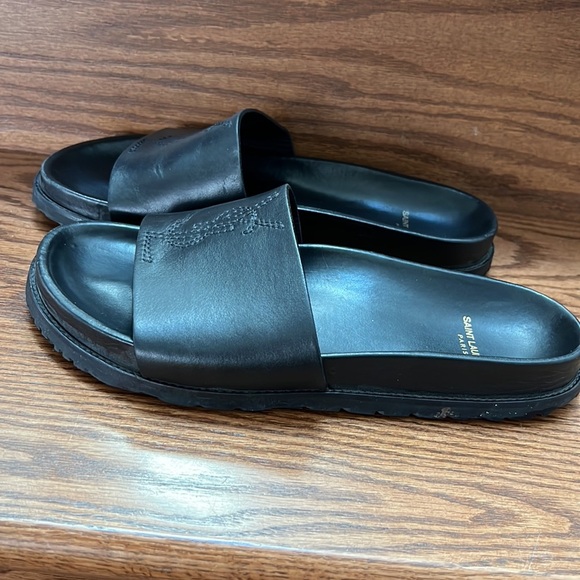 St. Laurent slides - Picture 3 of 8